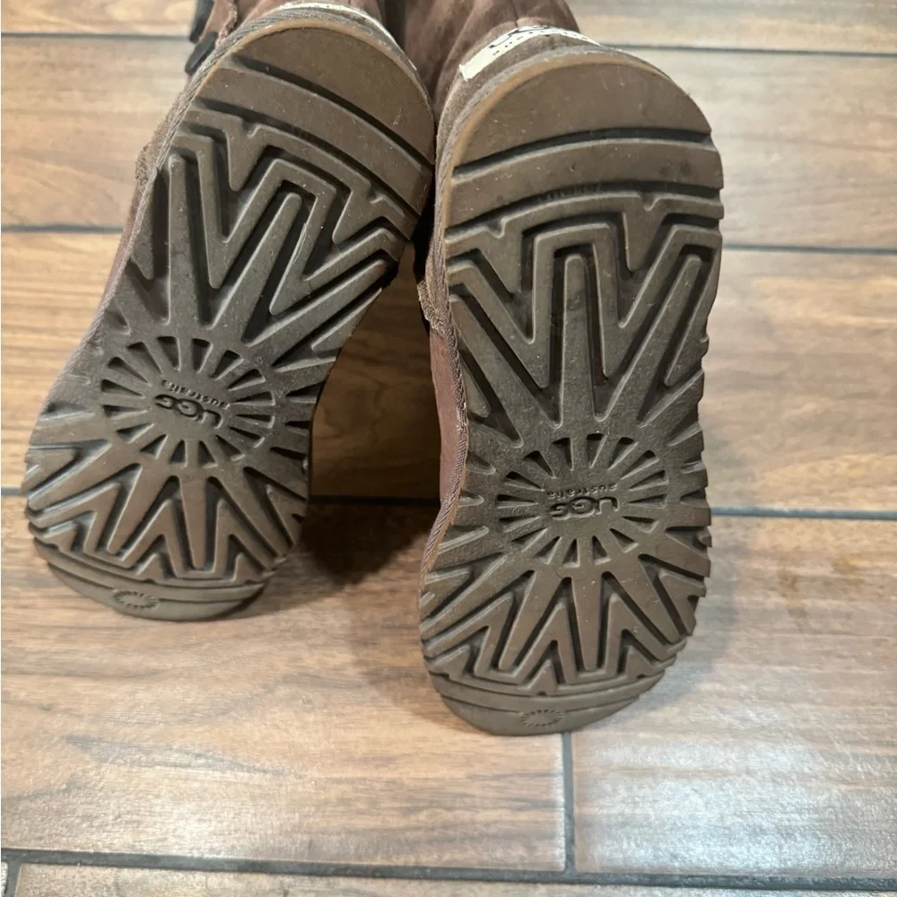 UGG Woman's Lo Pro Button Fold Over Brown Boots size 6